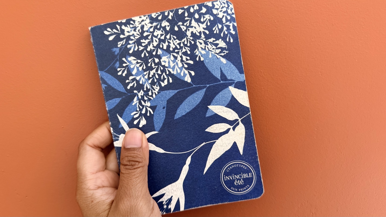 Carnet A6 ouvert avec stylo