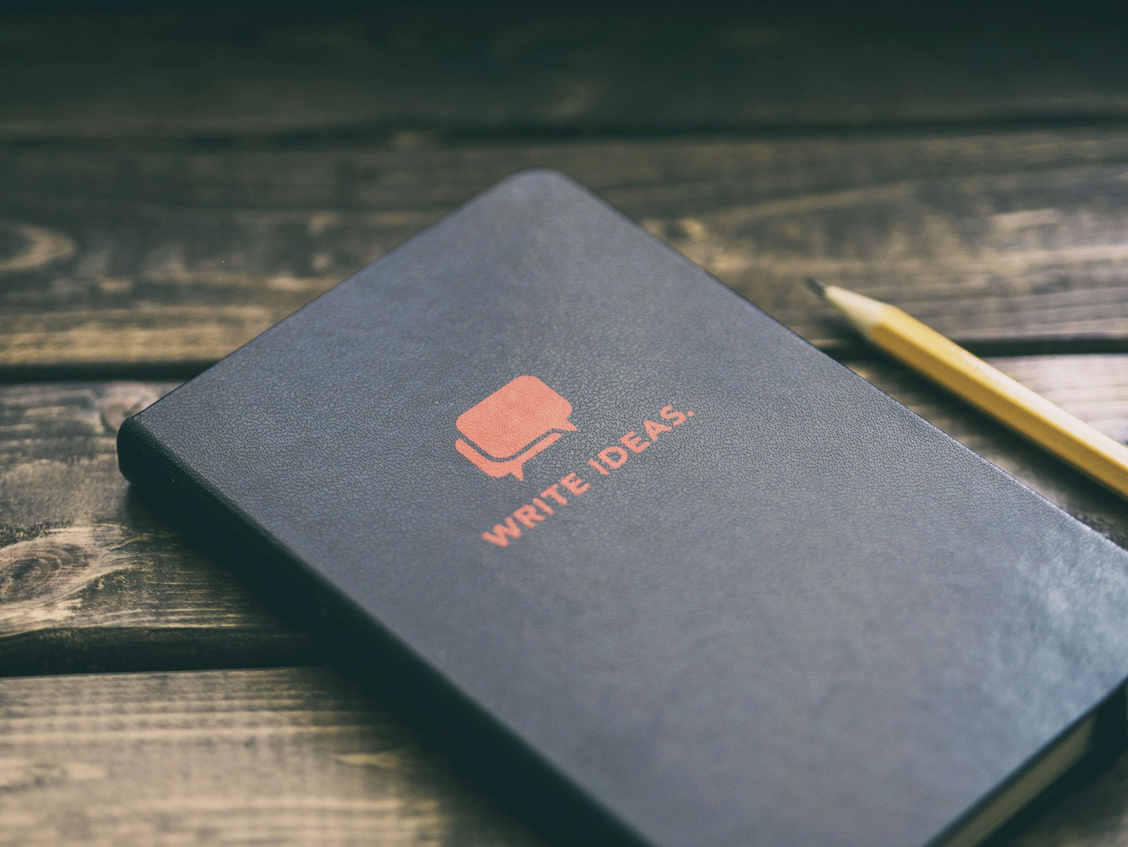 Carnet Midori MD ouvert avec stylo plume